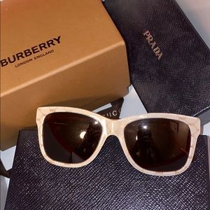 Dolce& Gabbana Sunglasses 🕶